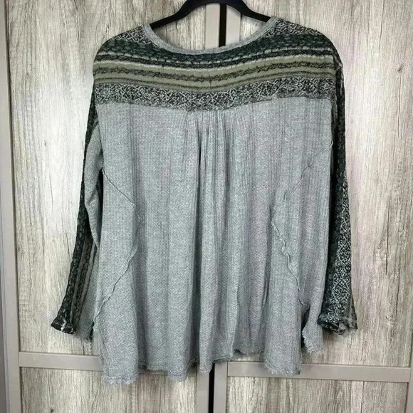 Free People Thermal Top Gray Color V Neckline Oversized Long Sleeves - Picture 5 of 6